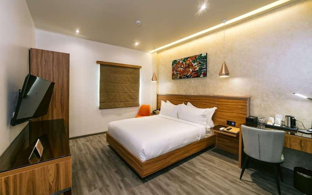 Surestay Plus Hotel By Best Western Ac Luxe Angeles City Room photo
